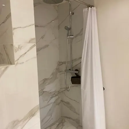 ゲストハウス Patrizia ピエトラサンタ